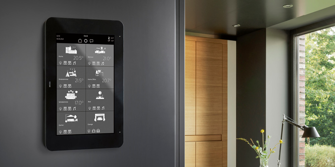 JUNG Smart Panel 8 bei Elektro Blechinger GmbH & Co. KG in Bruckmühl